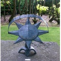 Sonnenuhr Modern, Bronzeguss Bild 1