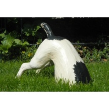 Figur halber Hund H 25 x L 33 cm Gartendeko aus Kunstharz Bild 1