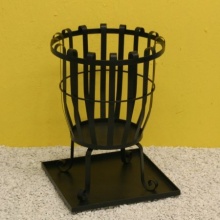 Feuerkorb aus Metall, schwarz mit Bodenplatte Bild 1