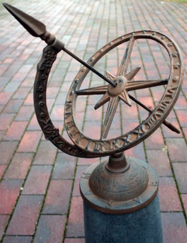 Sonnenuhr Garten Uhr aus Gusseisen braun Test